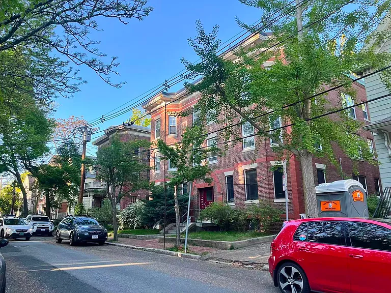 25 Fairfield St — Photo 1