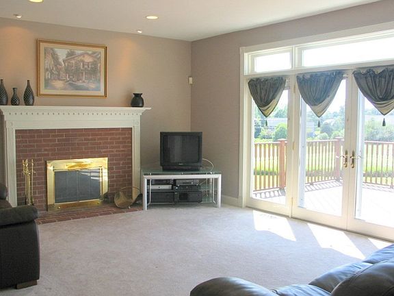 French doors to deck and pool