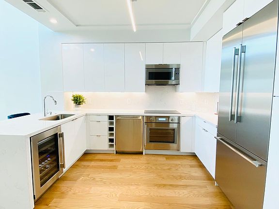 3rd image of 2502 N Houston St #2806