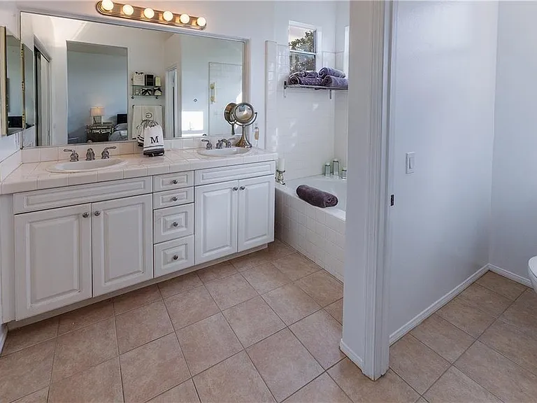 12980 Mackenzie Dr — Photo 5