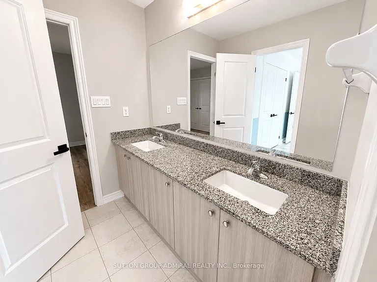 1320 Blackmore St — Photo 24