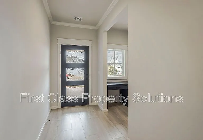 728 Harbor Town Dr — Photo 7