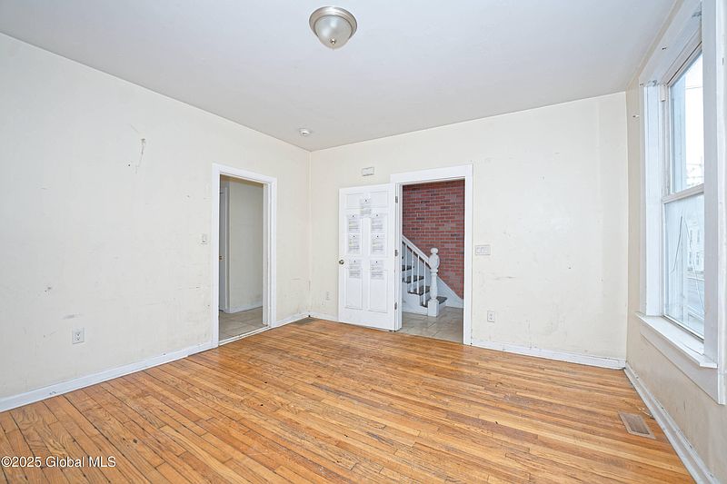 5th image of 135 4th Avenue