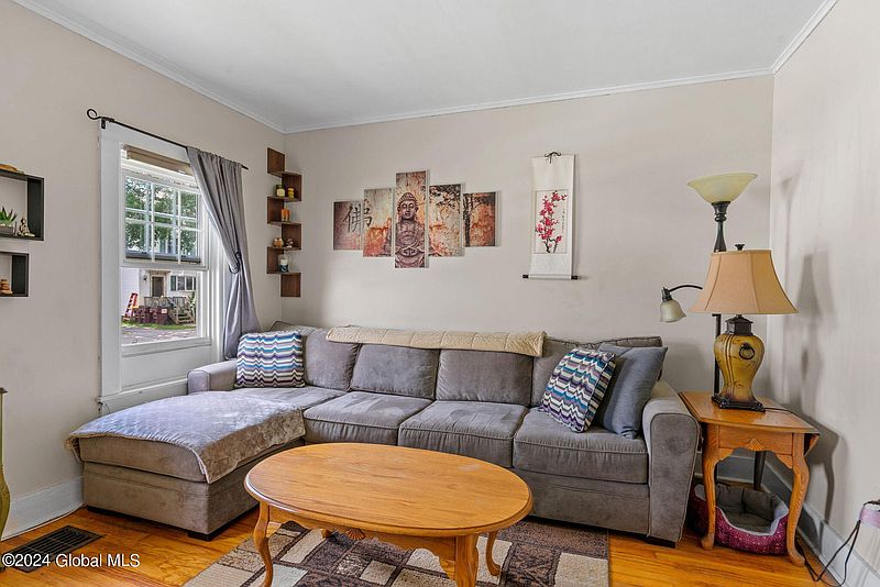 5th image of 23-23R Morgan Avenue