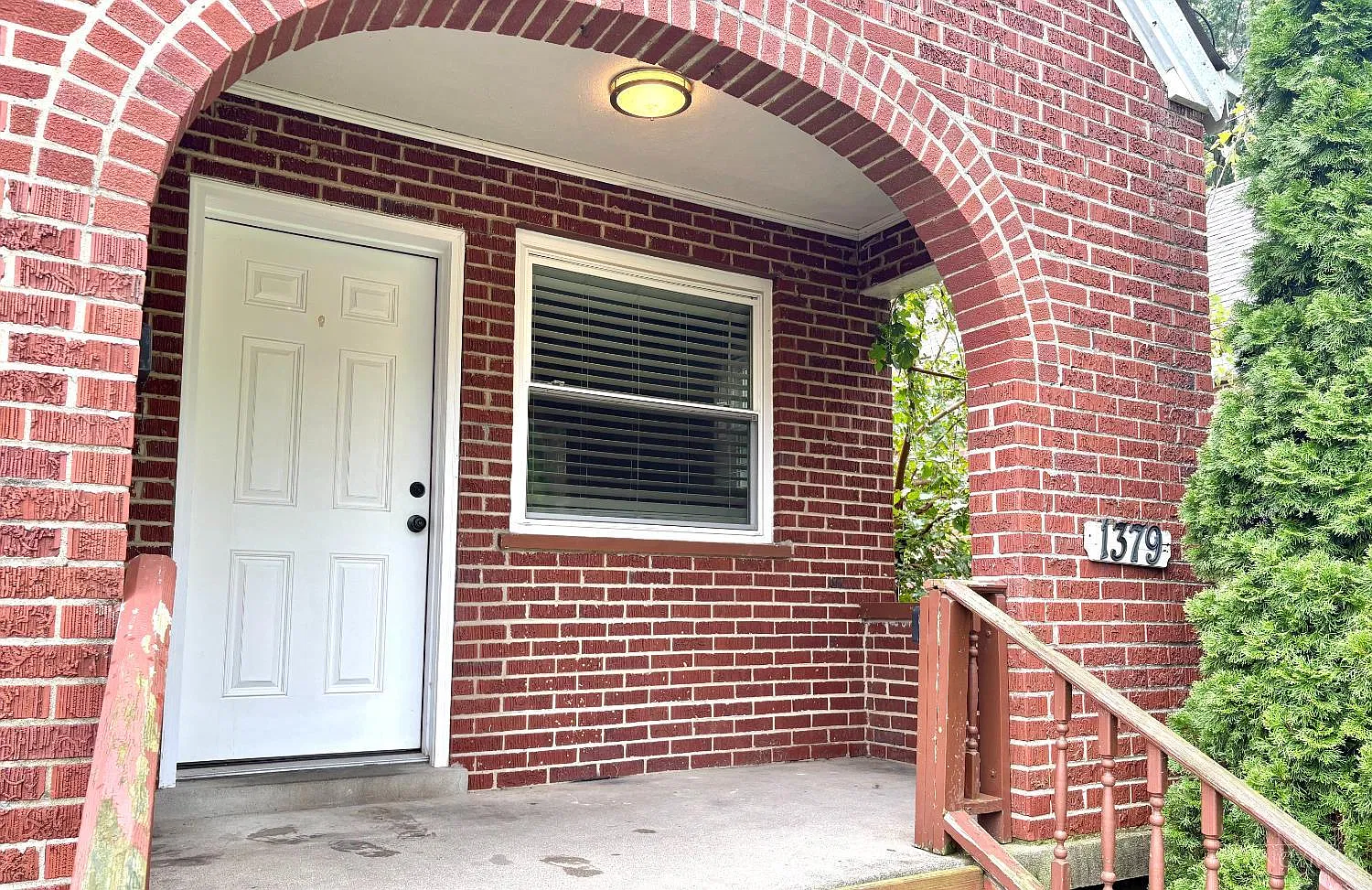 3 bed, 1.0 bath, 930 sqft, $1,445 — Photo 2