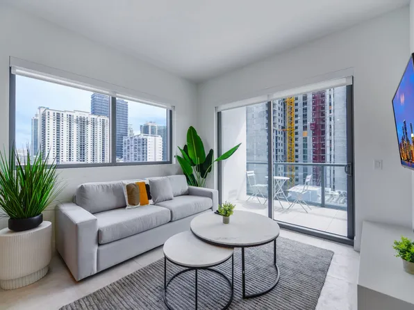 239 SW 9th St, Miami, FL