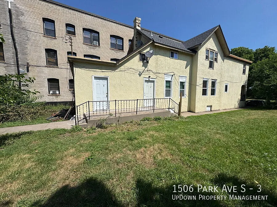 Spacious 3-Bedroom upper unit on Park Ave S 1200 Sq Ft of Comfort in Minneapolis, Section 8 Welcome! — Photo 1
