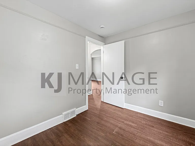 405 W Garfield Ave — Photo 4