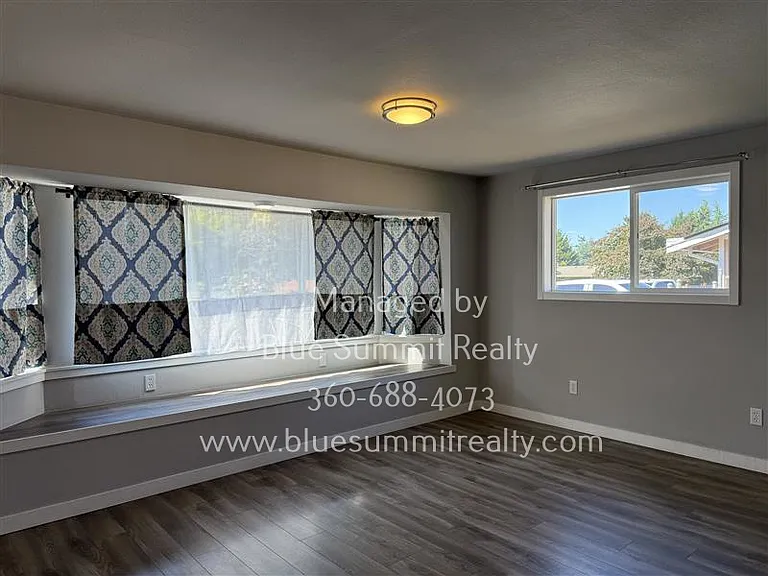 7604 12th Ave NE — Photo 8