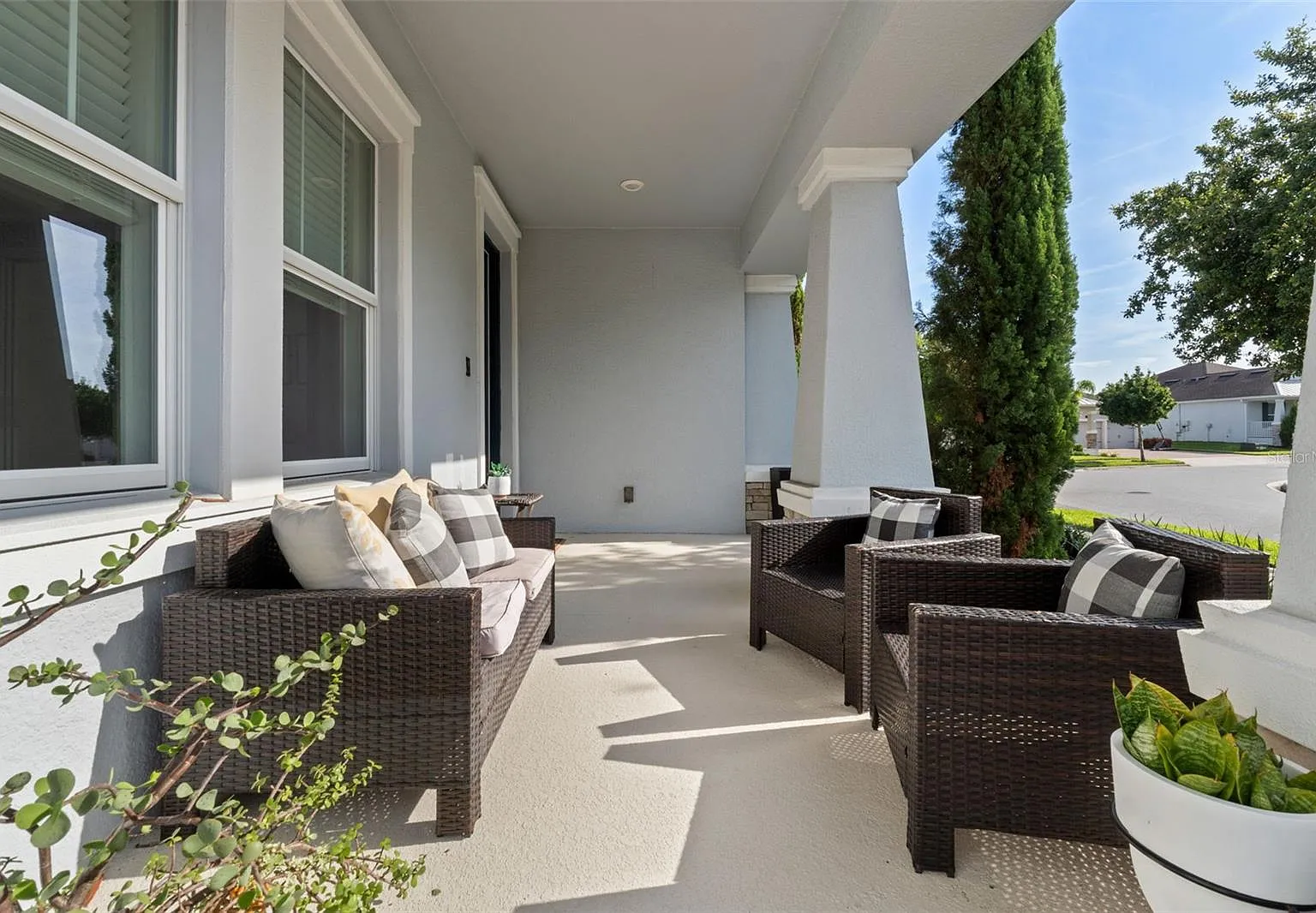 5 bed, 4.0 bath, 3856 sqft, $6,500 — Photo 2