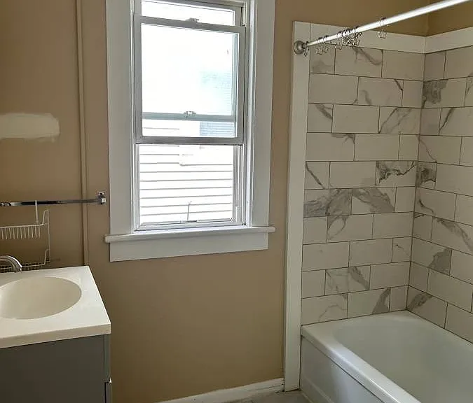 40-42 Hickok Pl #3 — Photo 8