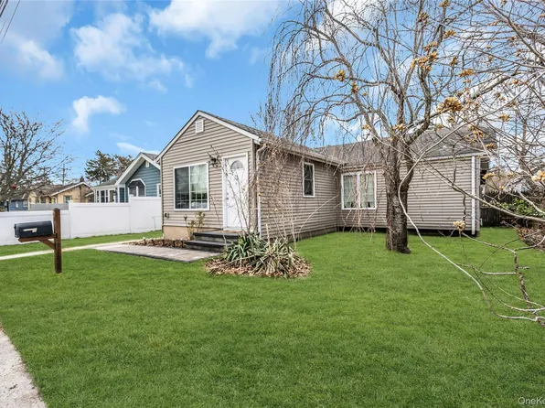 6 Oakwood Avenue, Ronkonkoma, NY 11779