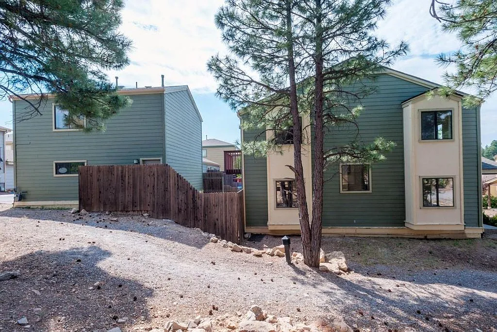 1379 E Scarlet Drive — Photo 2