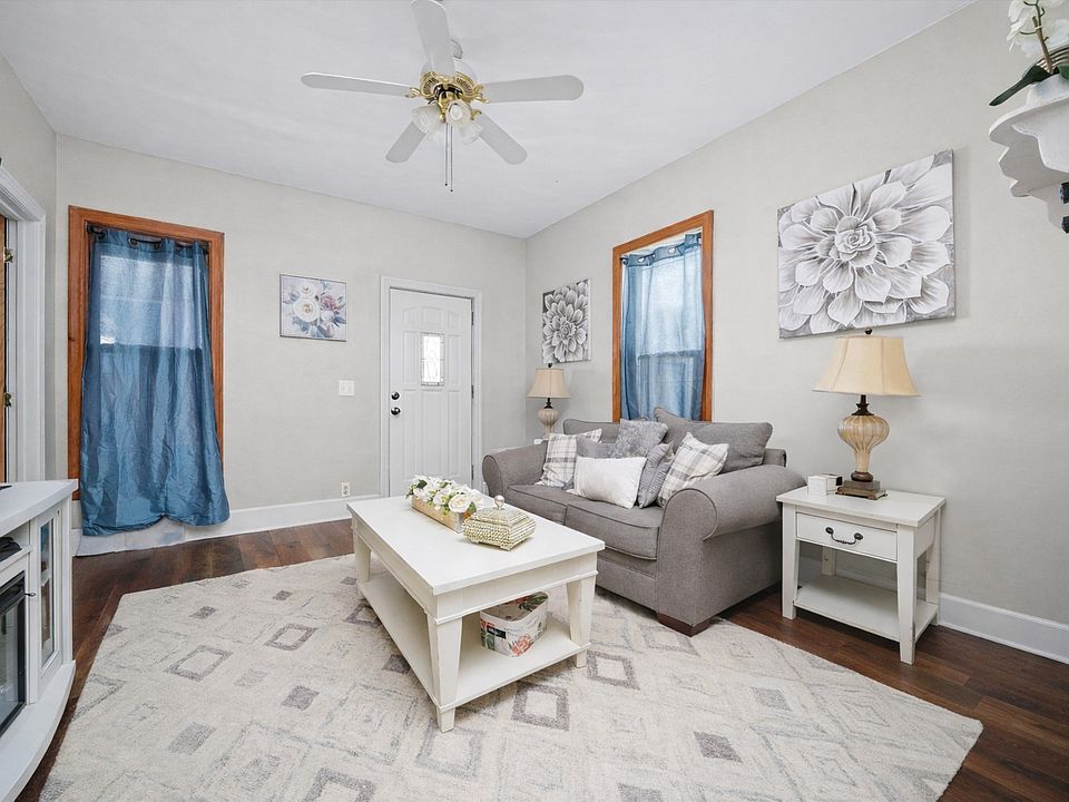2nd image of 262 Bartlett Pl