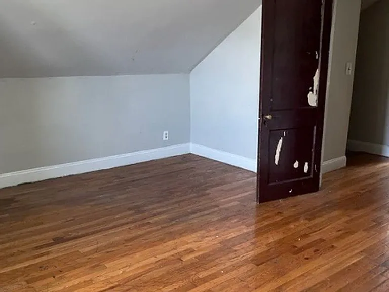 16 Windsor Avenue — Photo 19