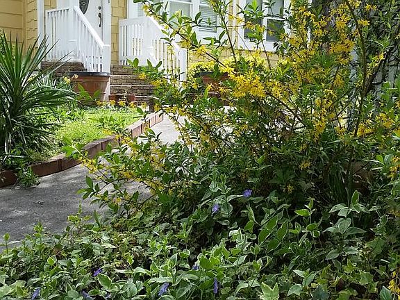 1077 Vista Trl NE in APRIL