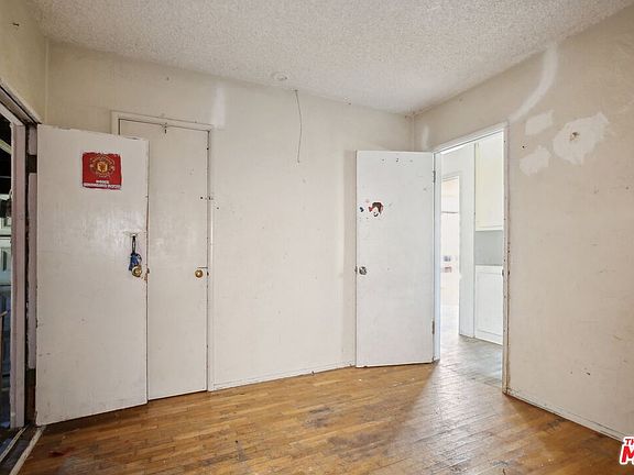 5th image of 819 W Crestwood Ave