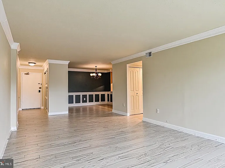 1300 Army Navy Dr #425 — Photo 15