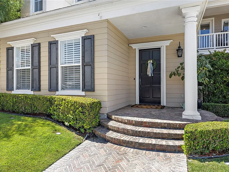 8 Victoria Ln — Photo 4