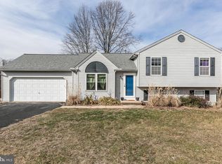 90 Farm Ln, Manchester, PA 17345