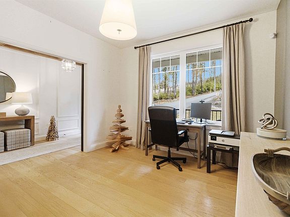 4th image of 410 Heddas Way