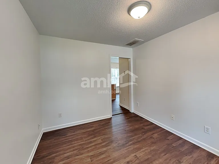 60 Falcon Ct — Photo 9