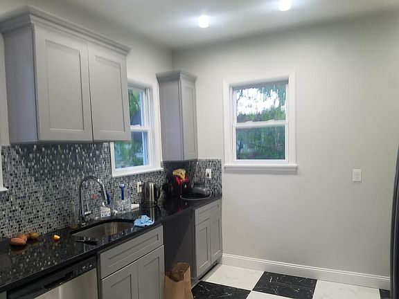 5th image of 142 S 10th Ave #1