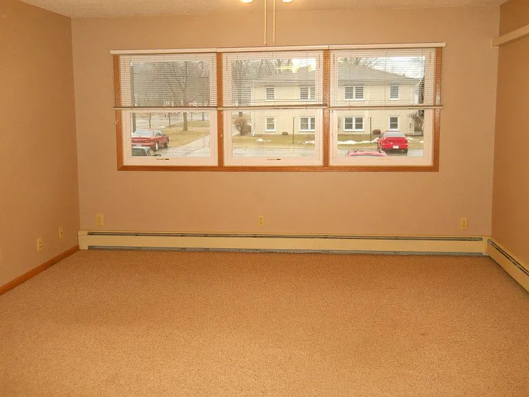 525 W Spring St #4 — Photo 16