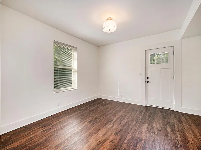 2828 Summit St — Photo 9