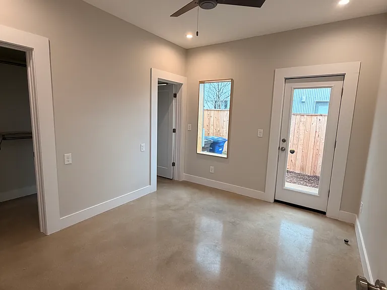 1107 S Cherry St — Photo 4