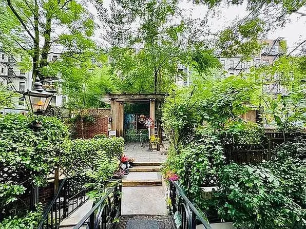 520 East 6th Street image 10 of 11