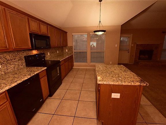 4th image of 2769 Beverly Dr