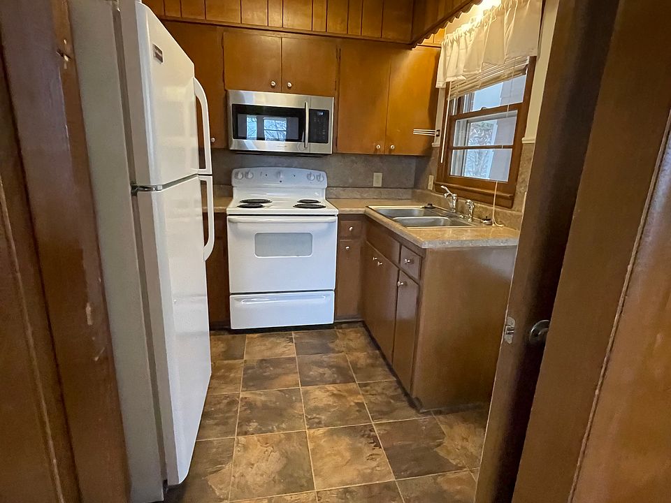 Cozy Kitchen, (No Dishwasher)