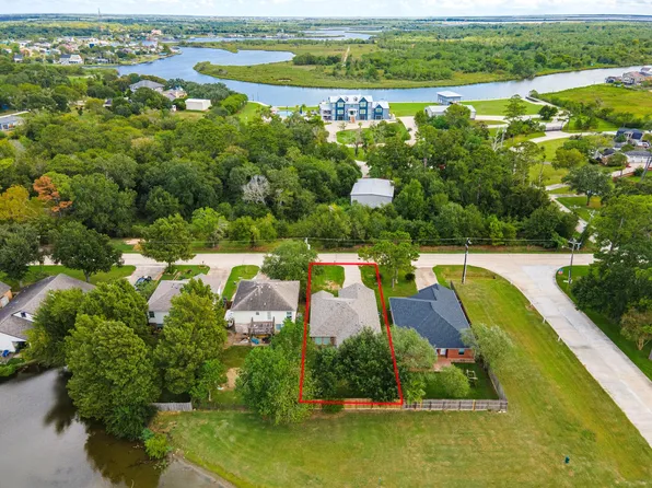 4337 Country Club Dr, Dickinson, TX 77539