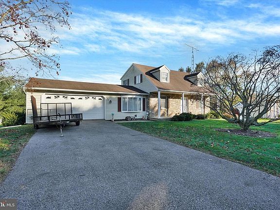 3rd image of 204 Cardinal Dr