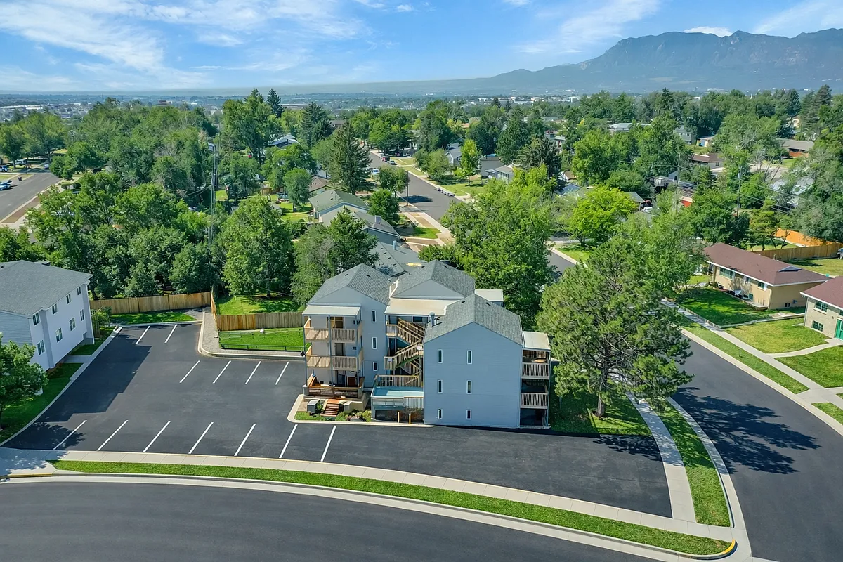 Building Photo - Willow Ridge