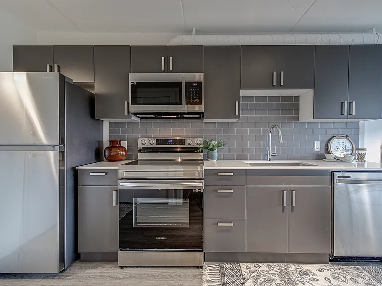 271 Spadina Rd E — Photo 3