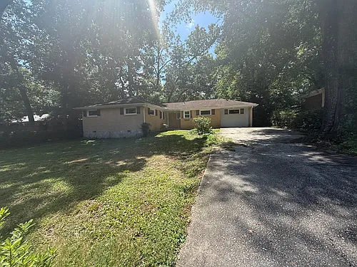 1321 Snapfinger Rd Photo 1