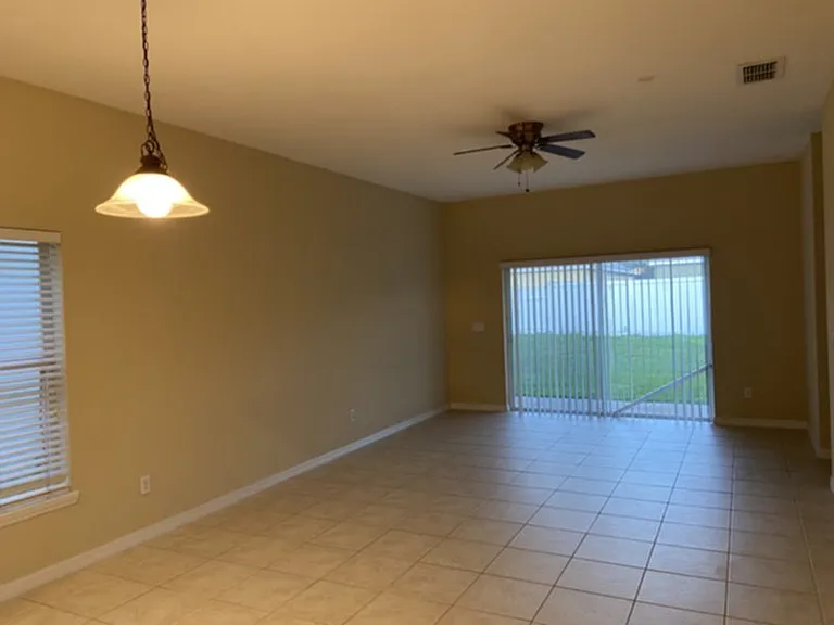 2103 Congress Ln — Photo 8