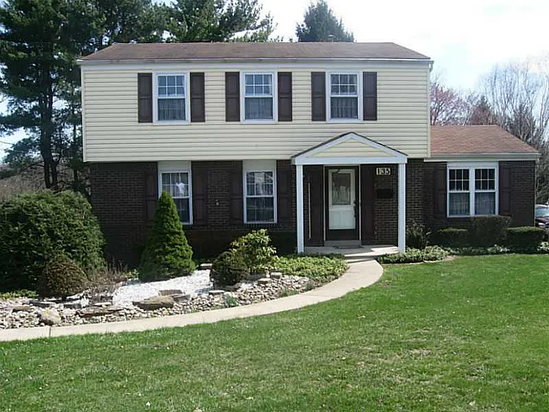 135 Leslie Rd photo 1