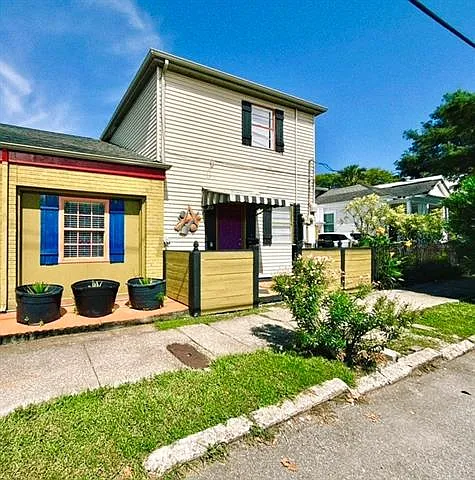 2 bed, 1.5 bath, 1206 sqft, $1,950 — Photo 2