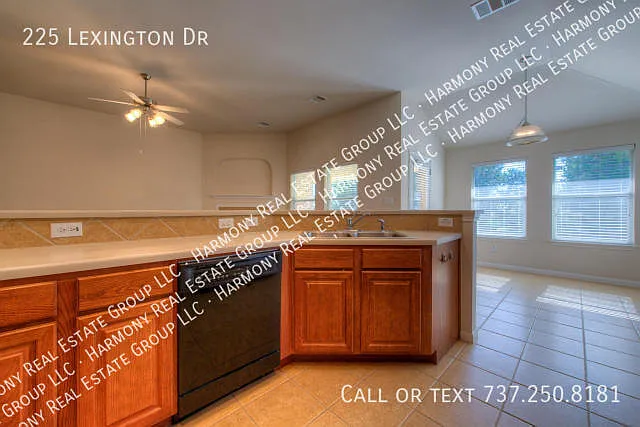 225 Lexington Dr — Photo 14