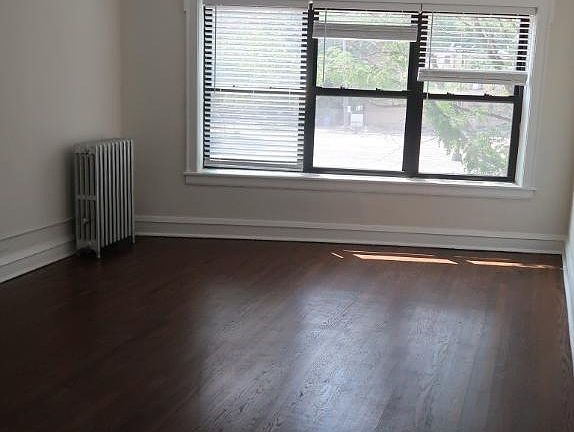4th image of 5507 N Lincoln Ave #2S
