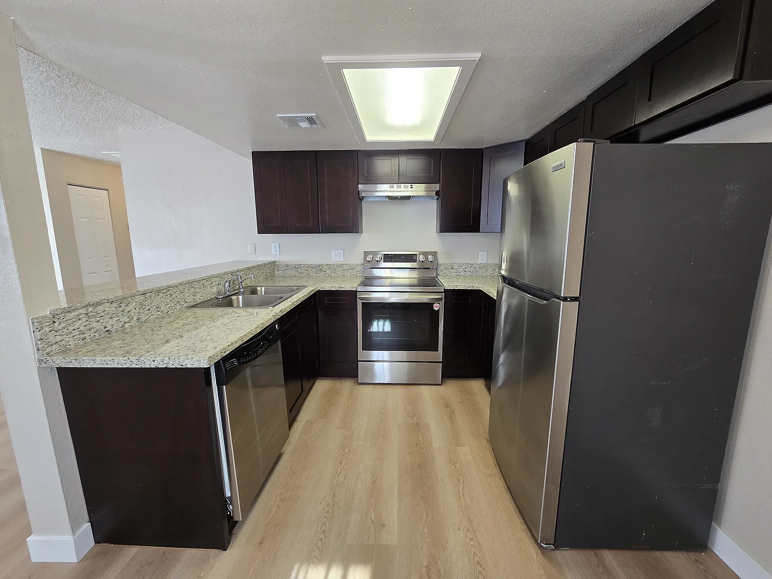 2 bed, 1000 sqft, $1,295 — Photo 4