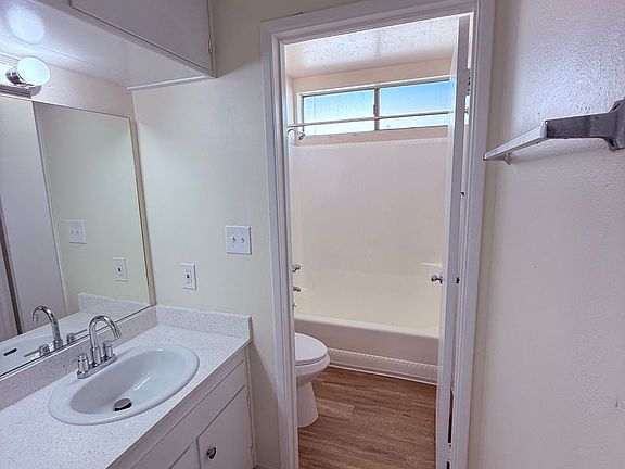 5th image of 1920 Thomas Ave #11
