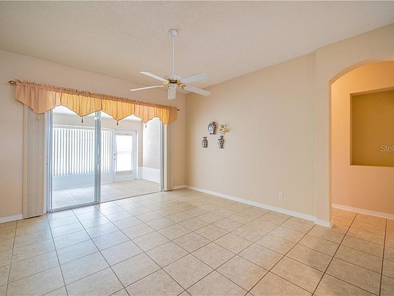 5th image of 962 Villeroy Greens Dr