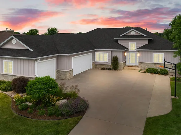 804 S Country Ln, Fond Du Lac, WI 54935