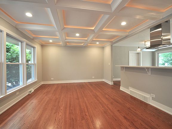 5th image of 928 E 167th Pl
