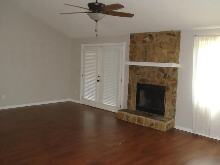 6137 Island Forest Dr — Photo 7