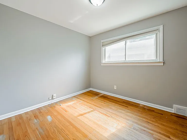 28783 Leona St — Photo 10